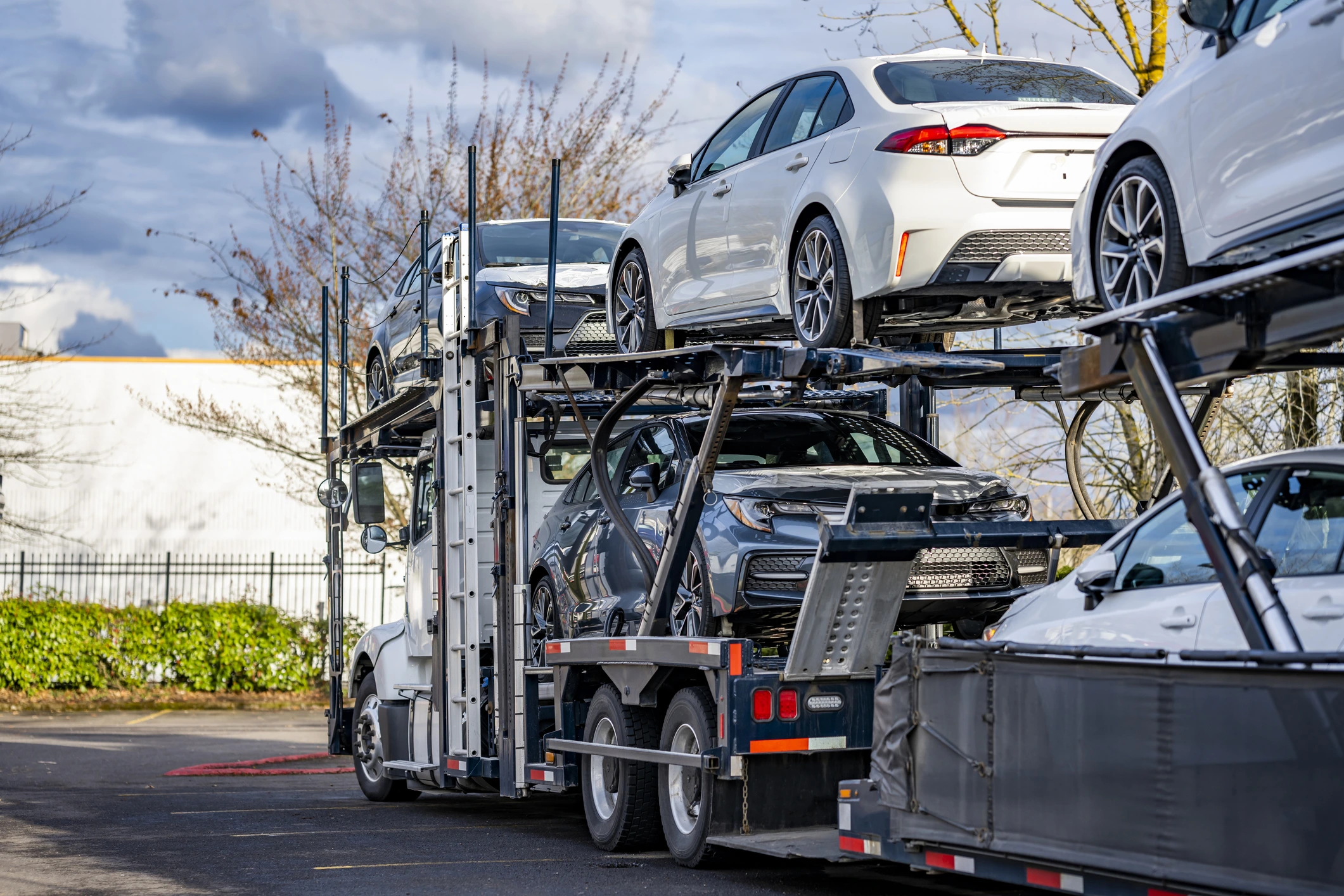 Business-to-business auto transport car carrier